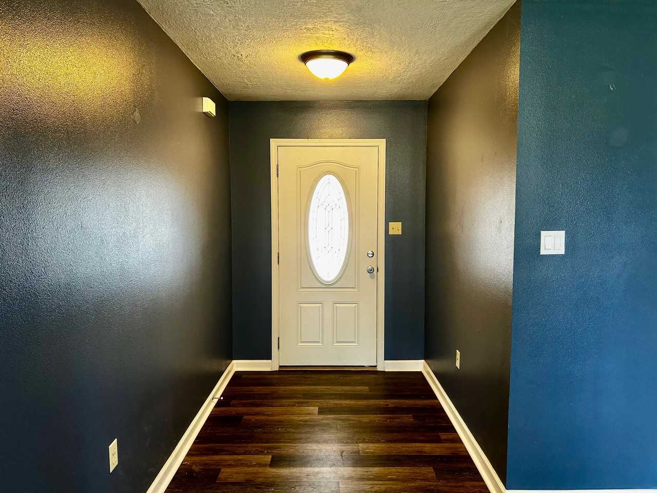 1614 Coach St - Photo 3 of 16