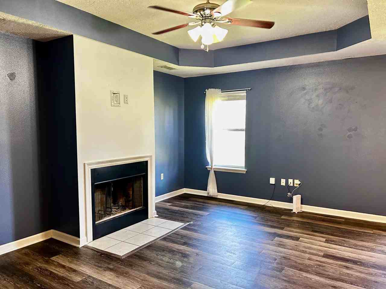 1614 Coach St - Photo 4 of 16