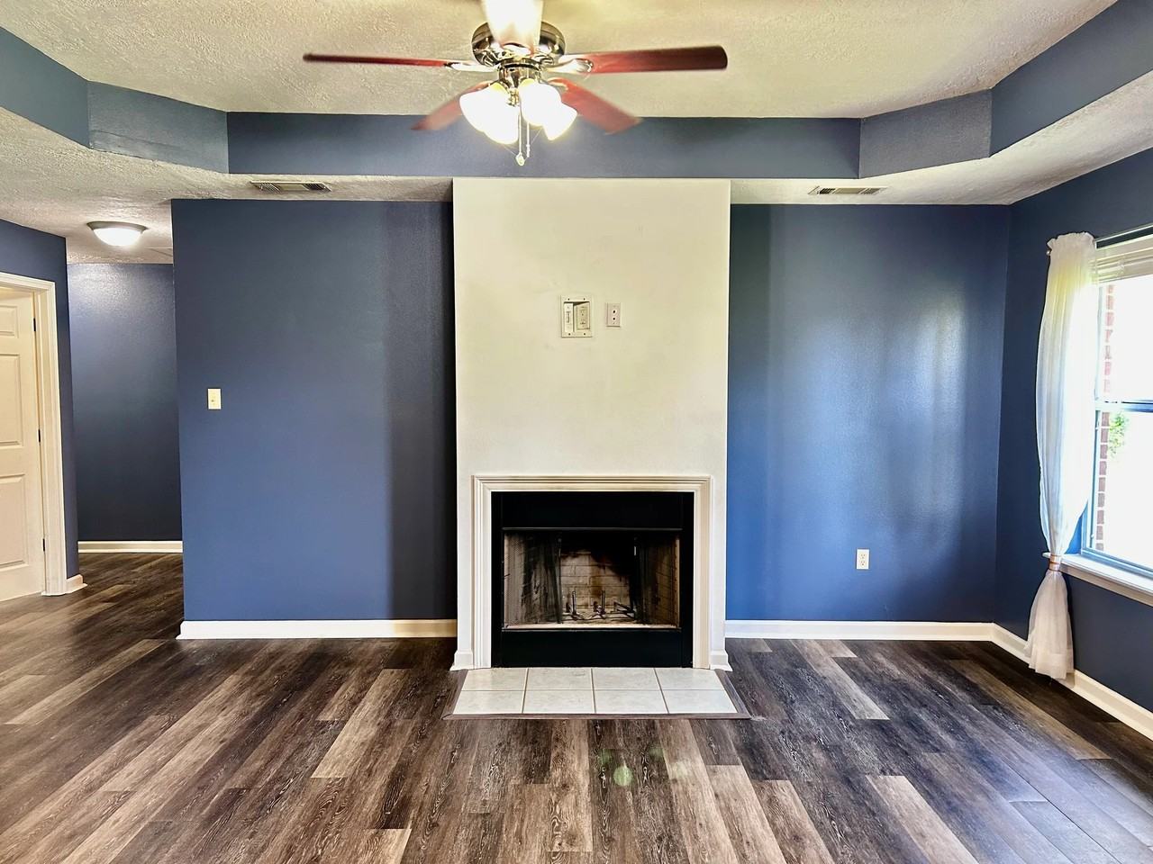 1614 Coach St - Photo 5 of 16