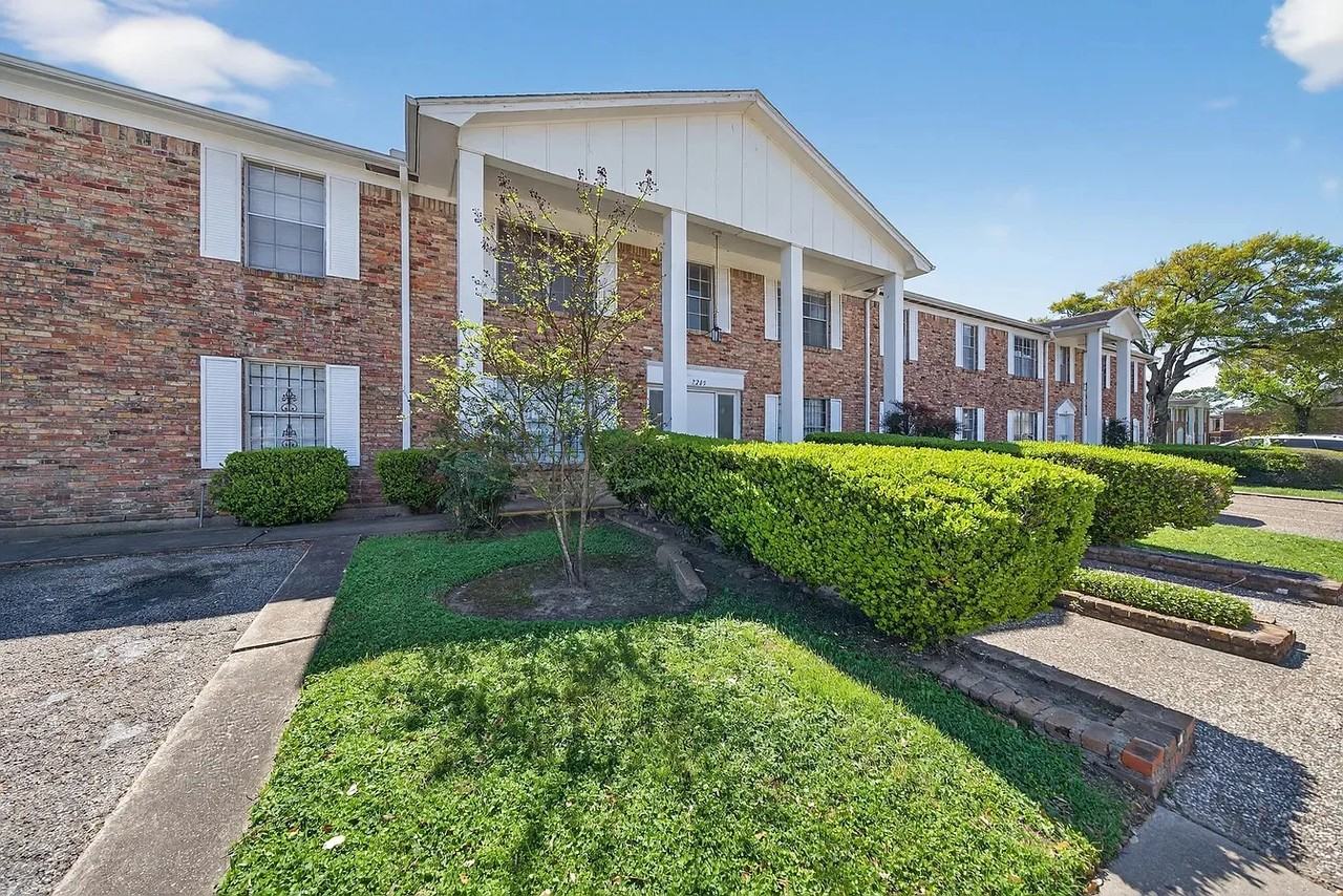 7205 Beechnut St #D - Photo 6 of 9