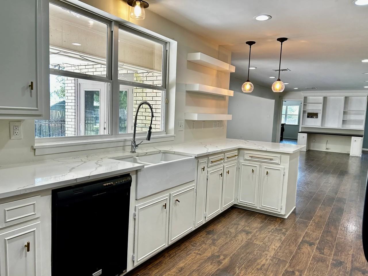 200 Nolen St - Photo 6 of 20