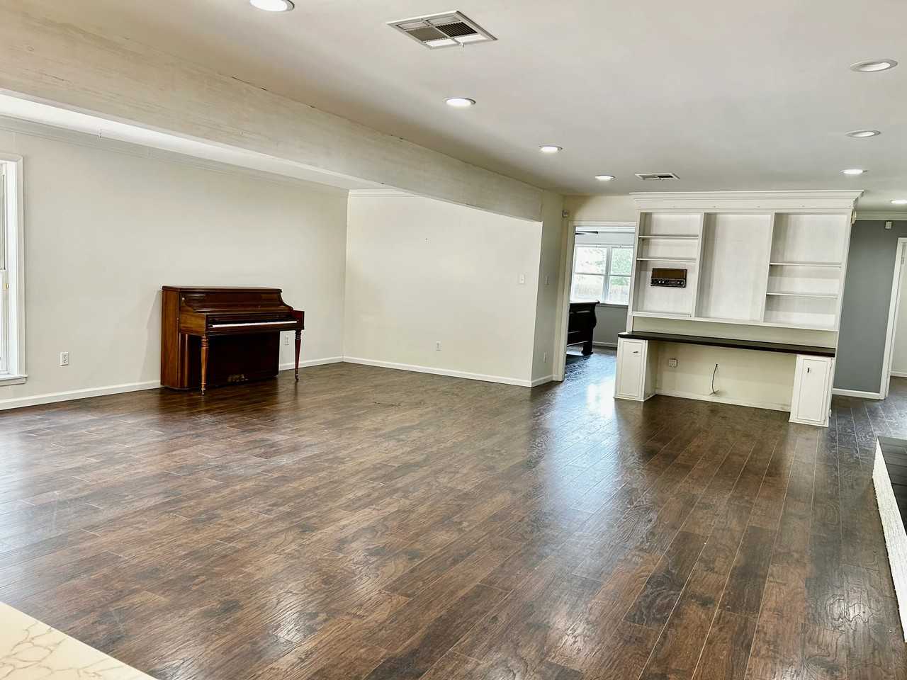 200 Nolen St - Photo 7 of 20