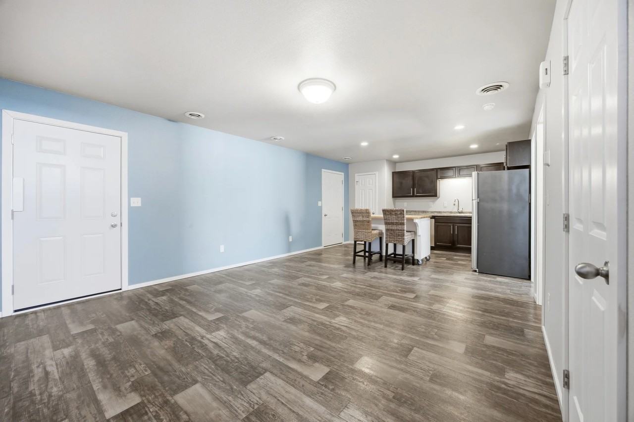 4304 Estate Dr S - Photo 3 of 20