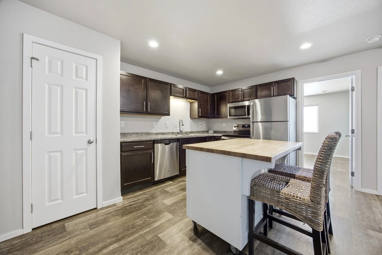 4304 Estate Dr S - Photo 4 of 20