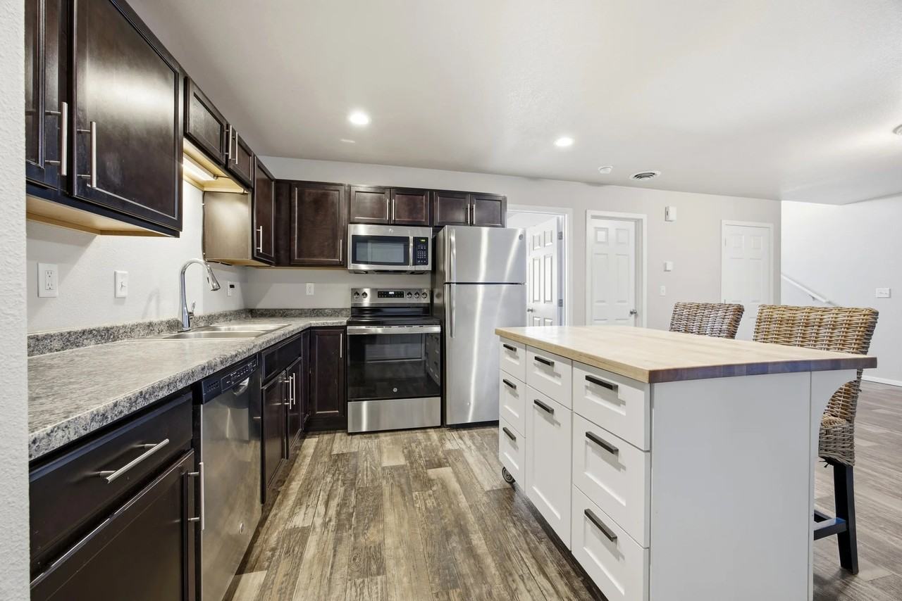 4304 Estate Dr S - Photo 5 of 20