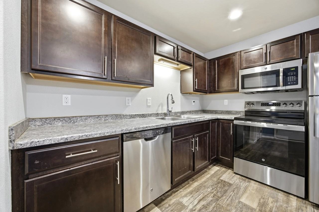 4304 Estate Dr S - Photo 6 of 20