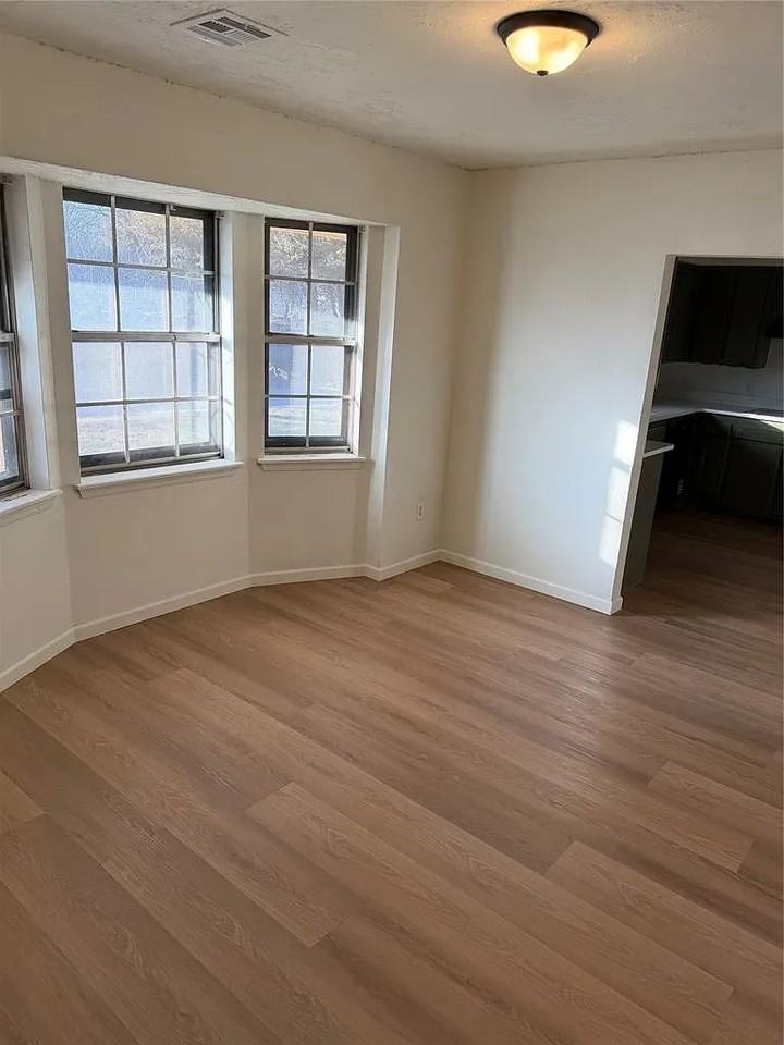 325 S 10th St - Photo 2 of 13