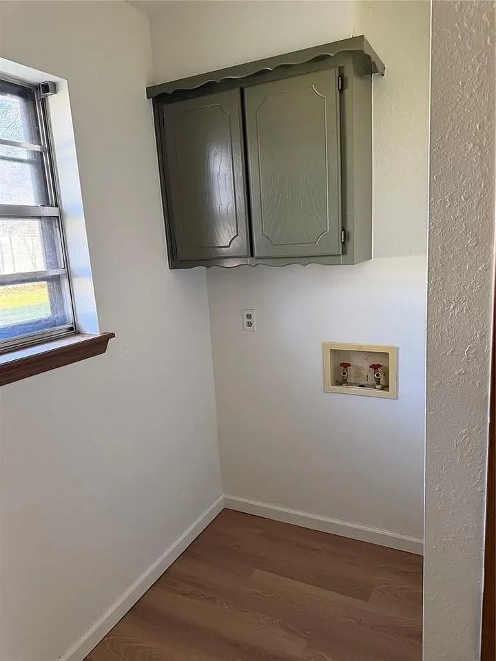 325 S 10th St - Photo 4 of 13