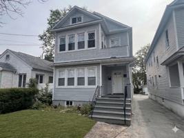 featured image of 30 E Henry St #1