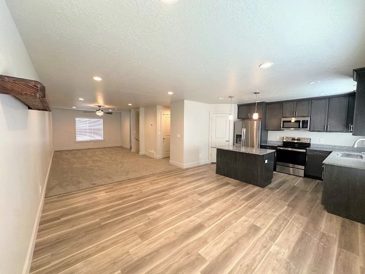 1055 E St - Photo 3 of 41