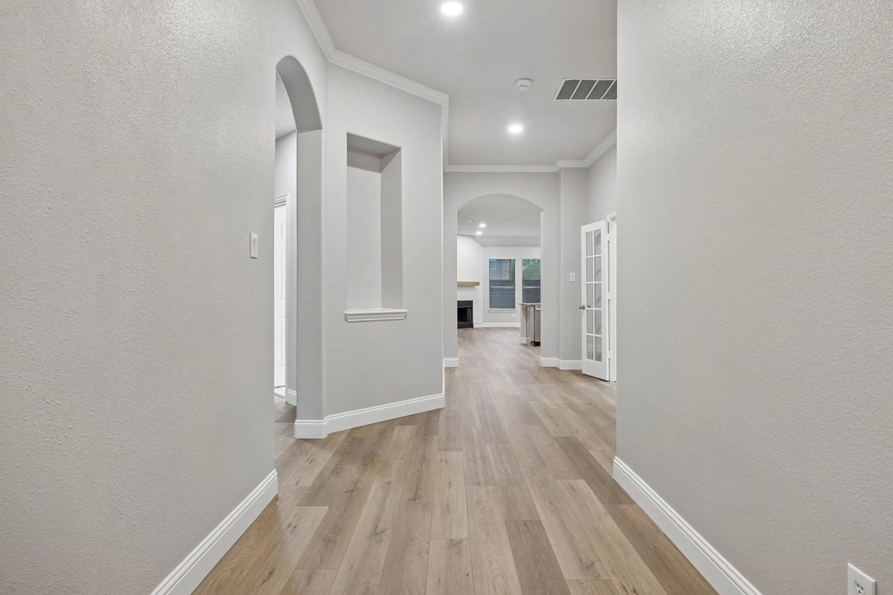 13349 Mondovi Dr - Photo 2 of 20