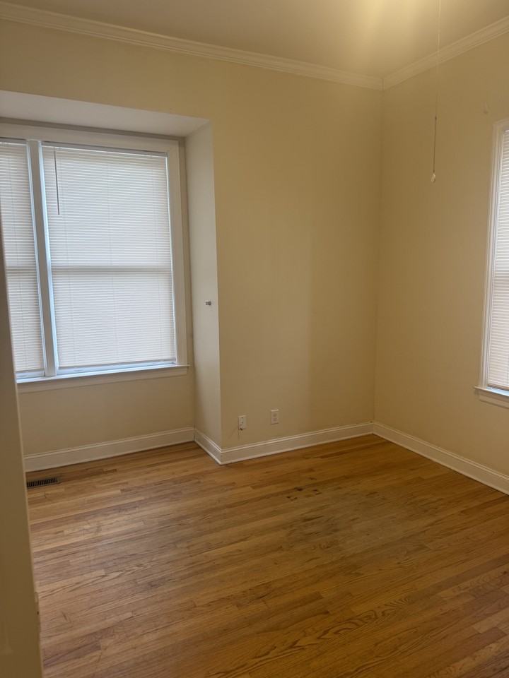 912 Oak St #1 - Photo 3 of 11