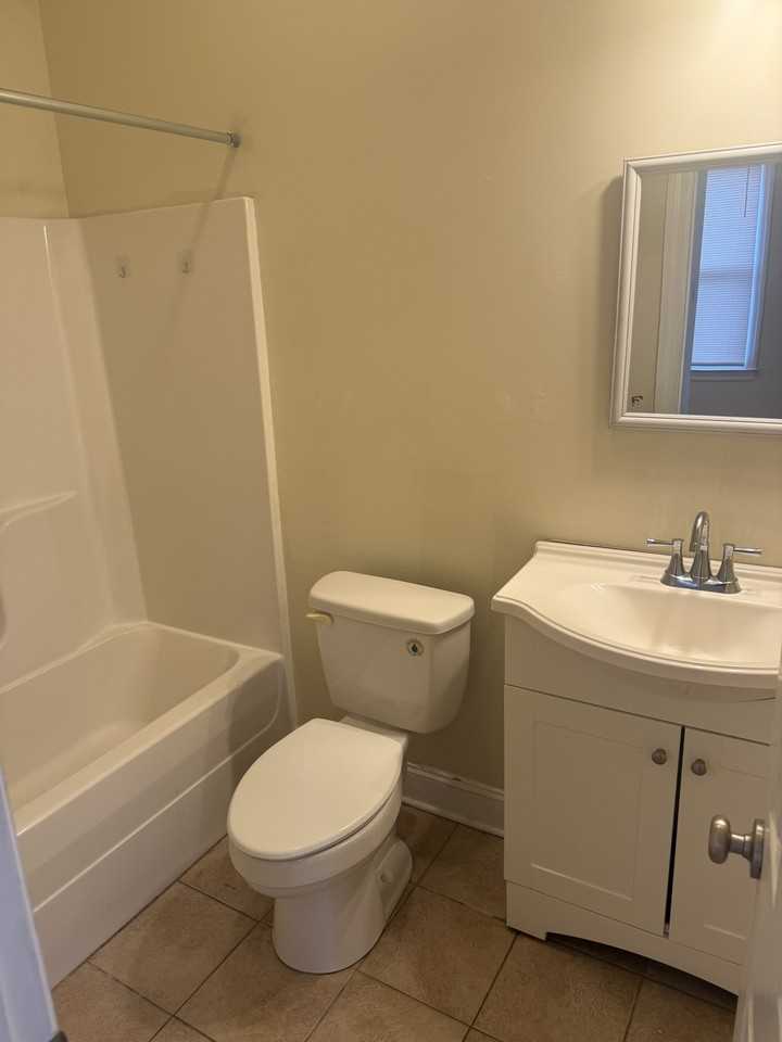 912 Oak St #1 - Photo 4 of 11