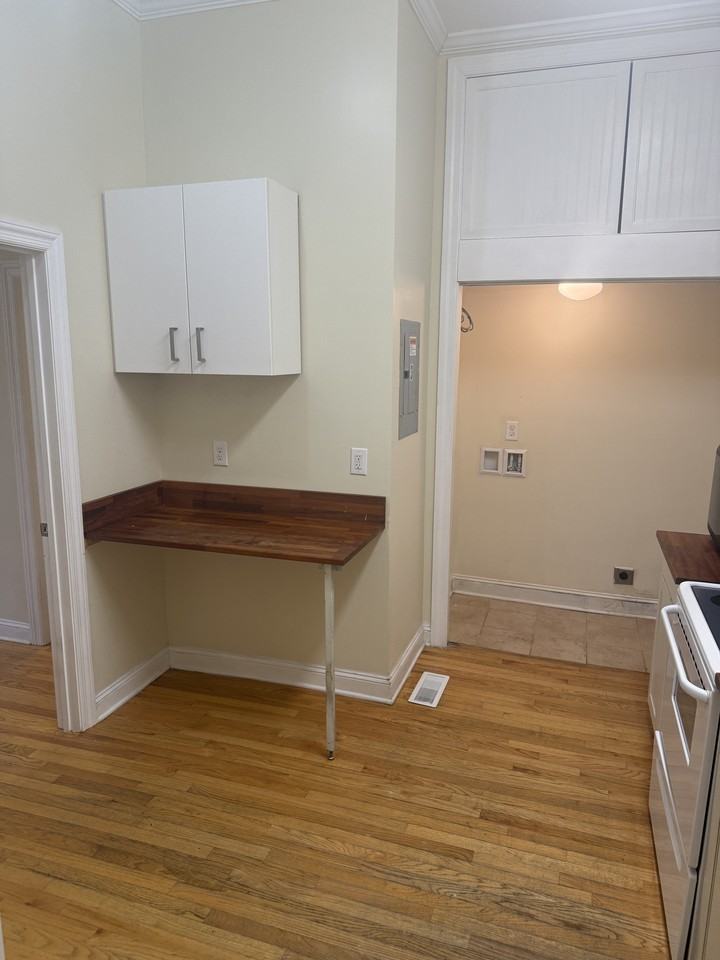 912 Oak St #1 - Photo 7 of 11