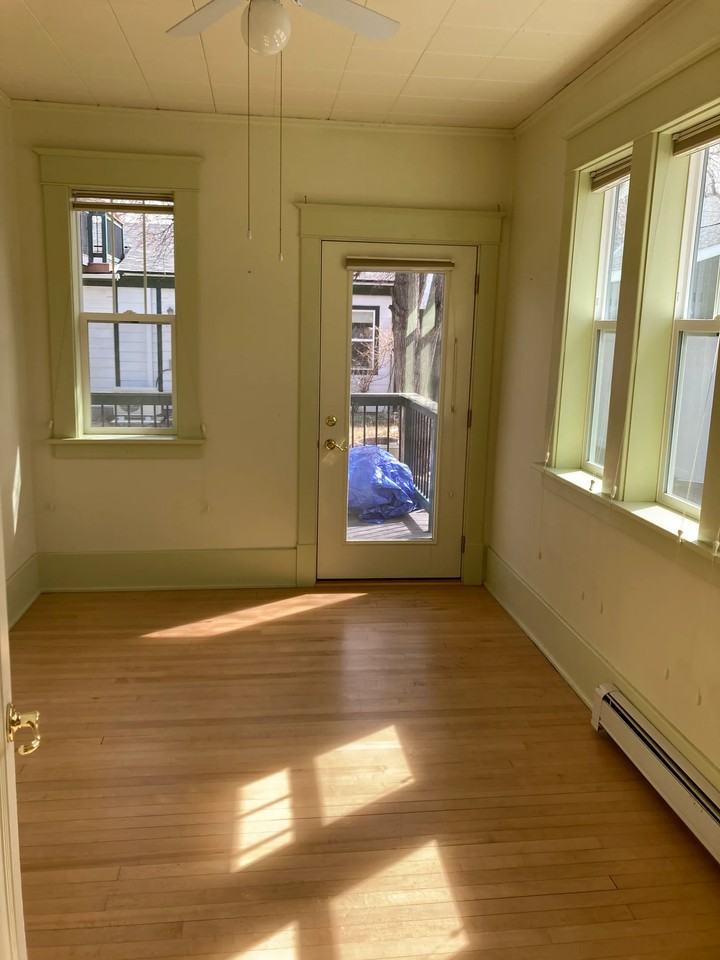 1009 N Warren St - Photo 2 of 8