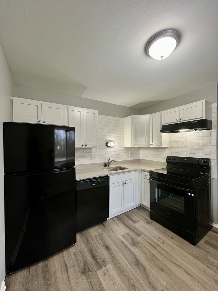 1750-1770 St Johns Park Place Apartments - Photo 4 of 11