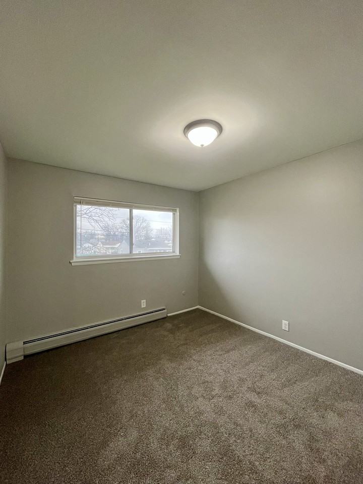 1750-1770 St Johns Park Place Apartments - Photo 5 of 11