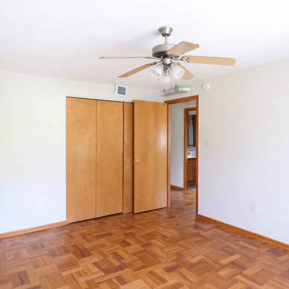 OXFORD COURT APARTMENTS -- 054 - Photo 5 of 22