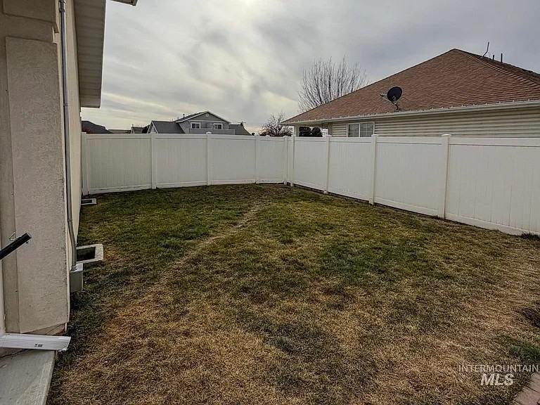 422 Parish Ct - Photo 3 of 16