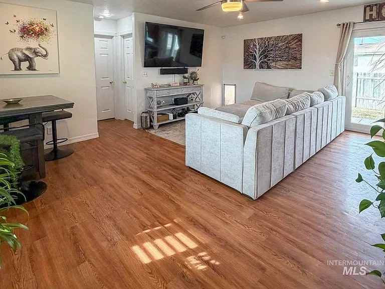 422 Parish Ct - Photo 6 of 16