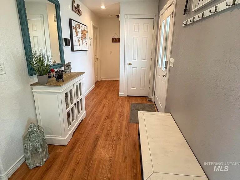 422 Parish Ct - Photo 7 of 16