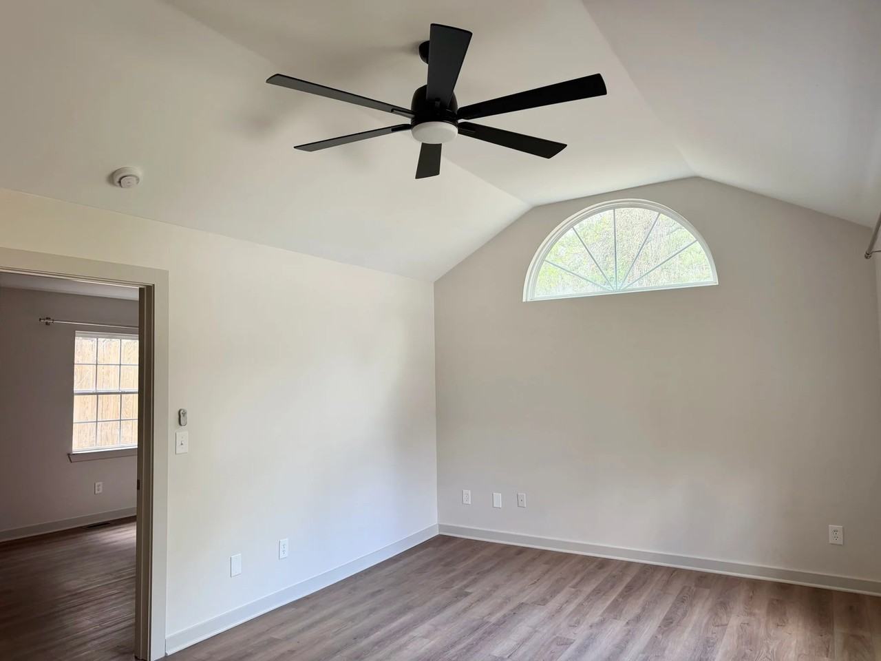 523 Mountain View Cir - Photo 3 of 18