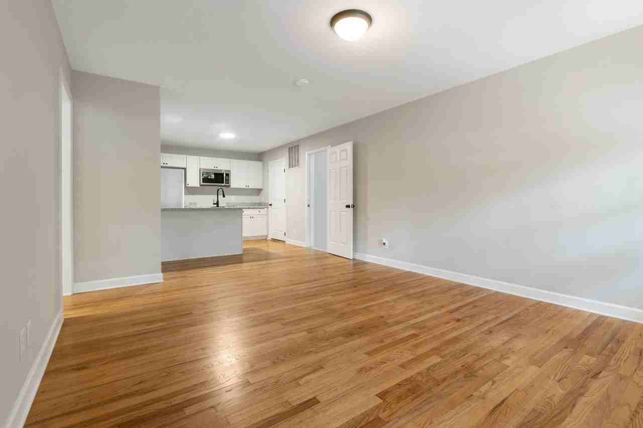 852 North May Street - Photo 6 of 25