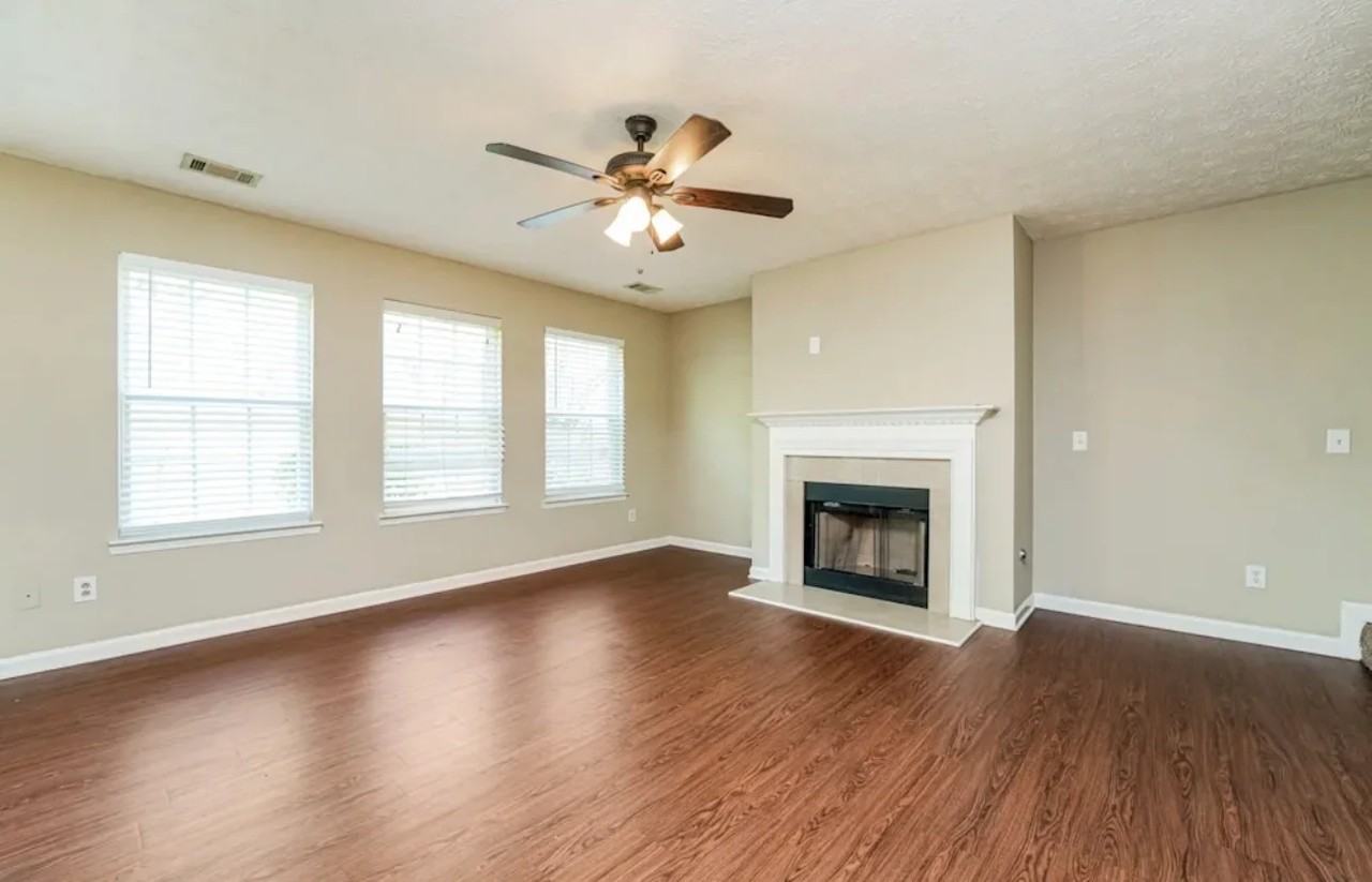 1016 Hawthorn Ln - Photo 5 of 14