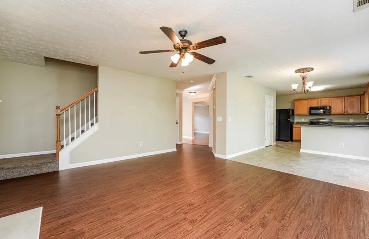 1016 Hawthorn Ln - Photo 6 of 14