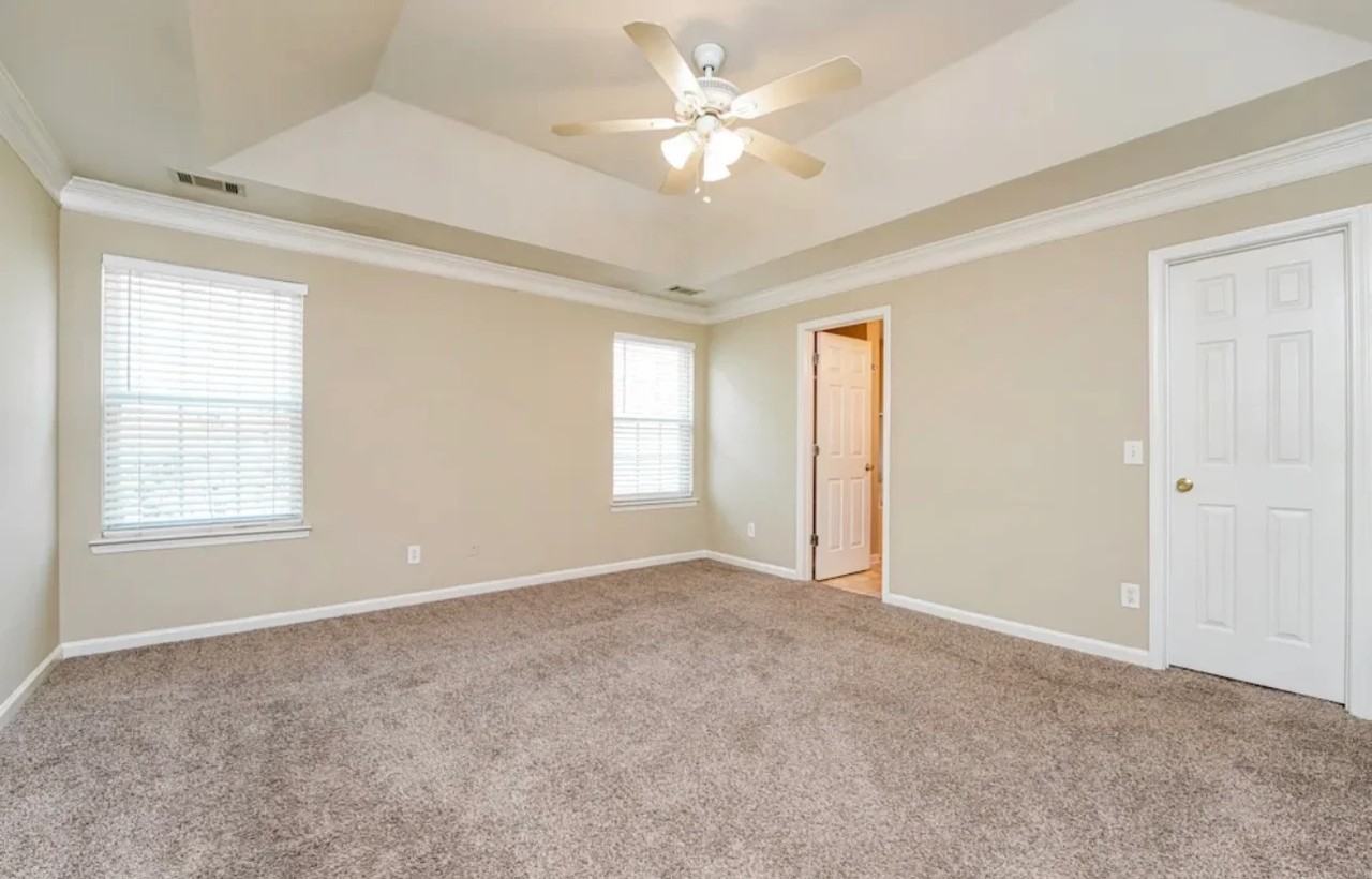 1016 Hawthorn Ln - Photo 7 of 14