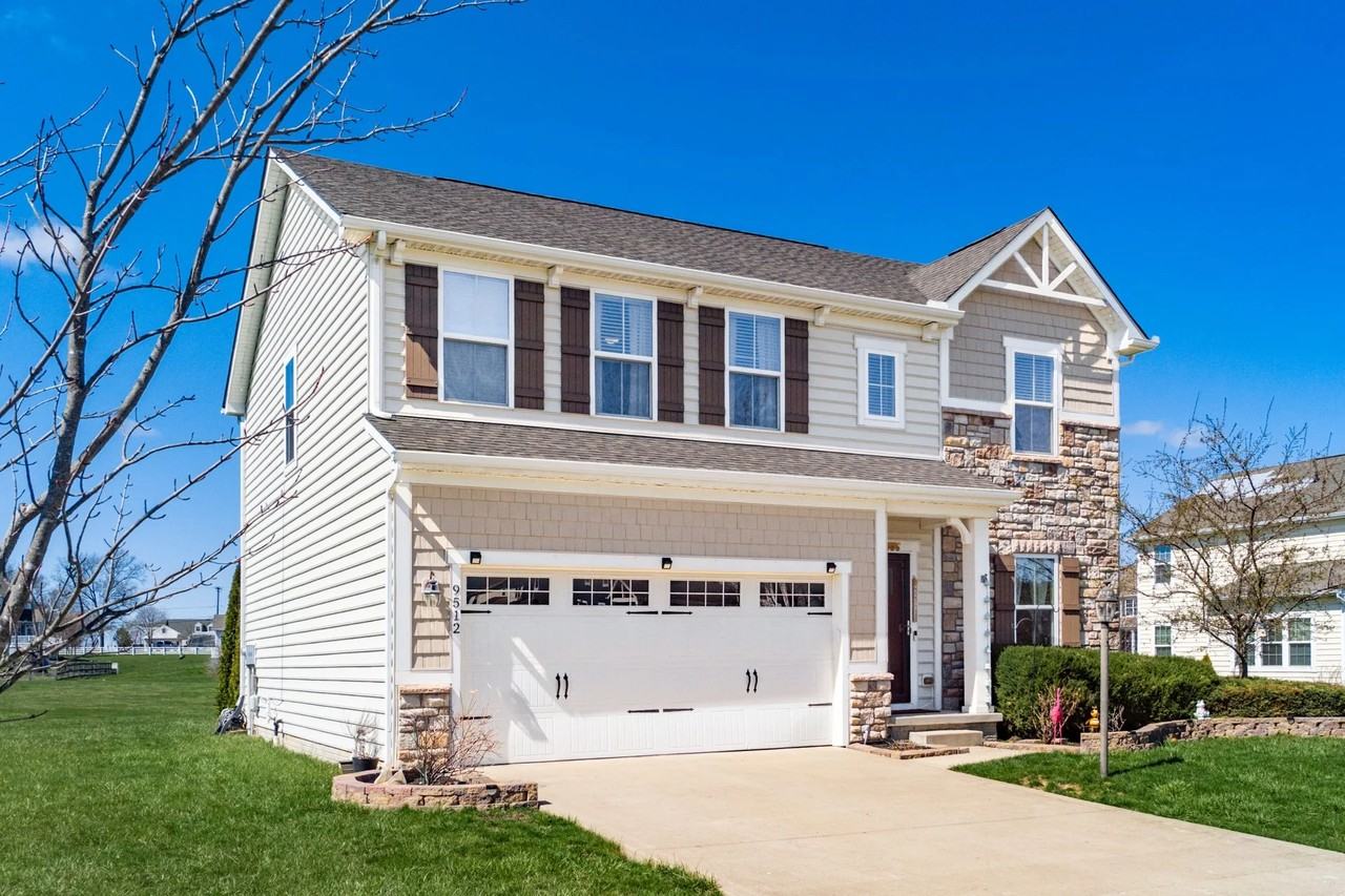 9512 Wintersweet Ln - Photo 2 of 48