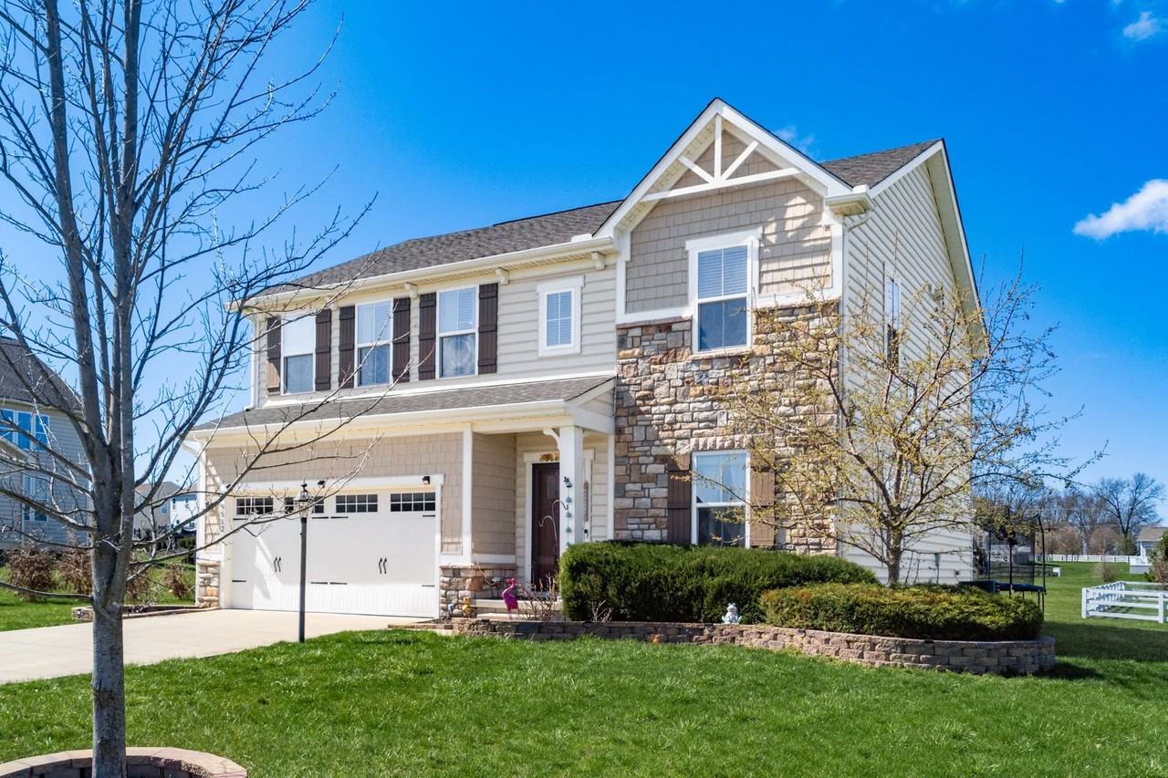 9512 Wintersweet Ln - Photo 3 of 48