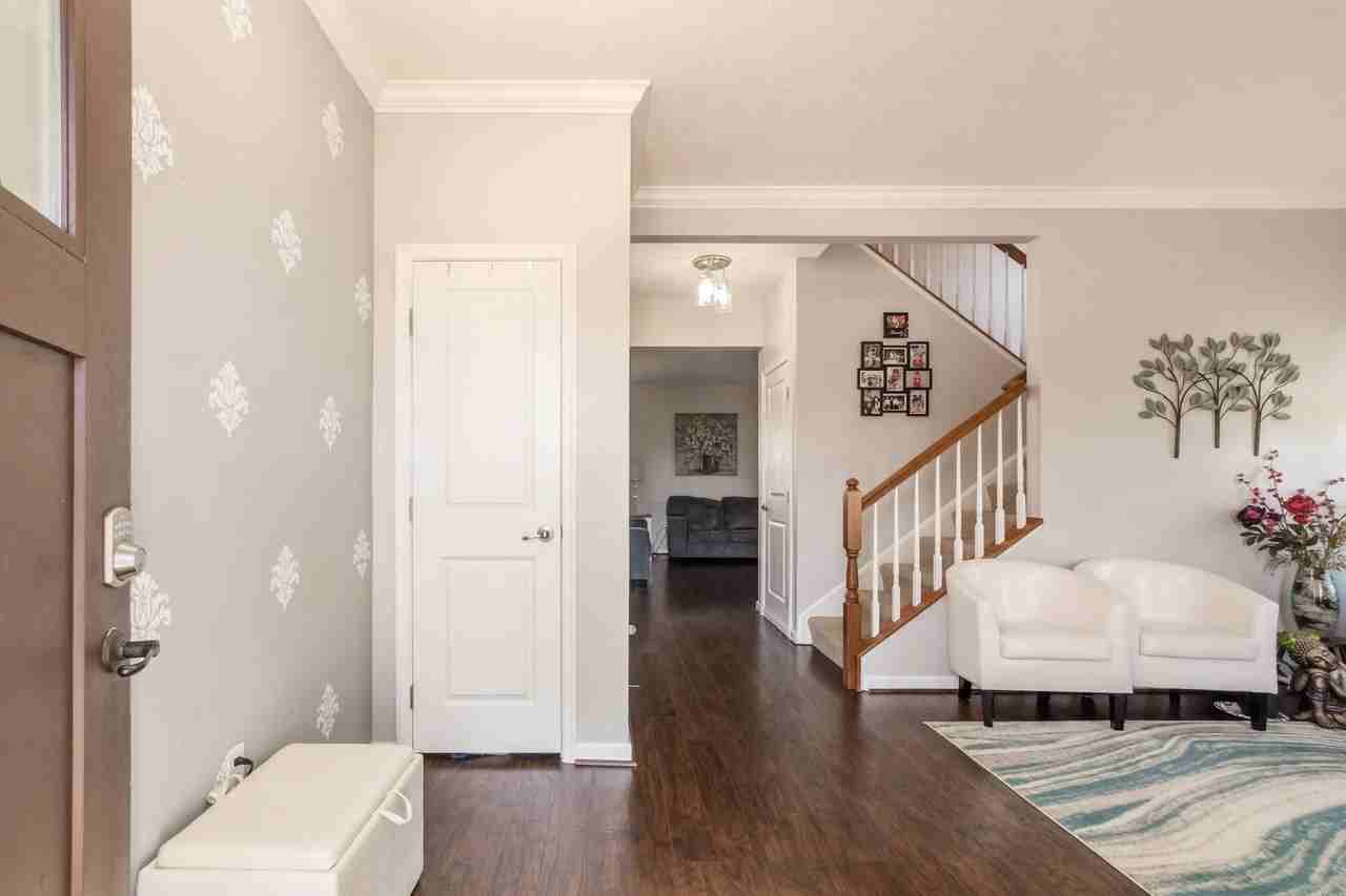 9512 Wintersweet Ln - Photo 5 of 48