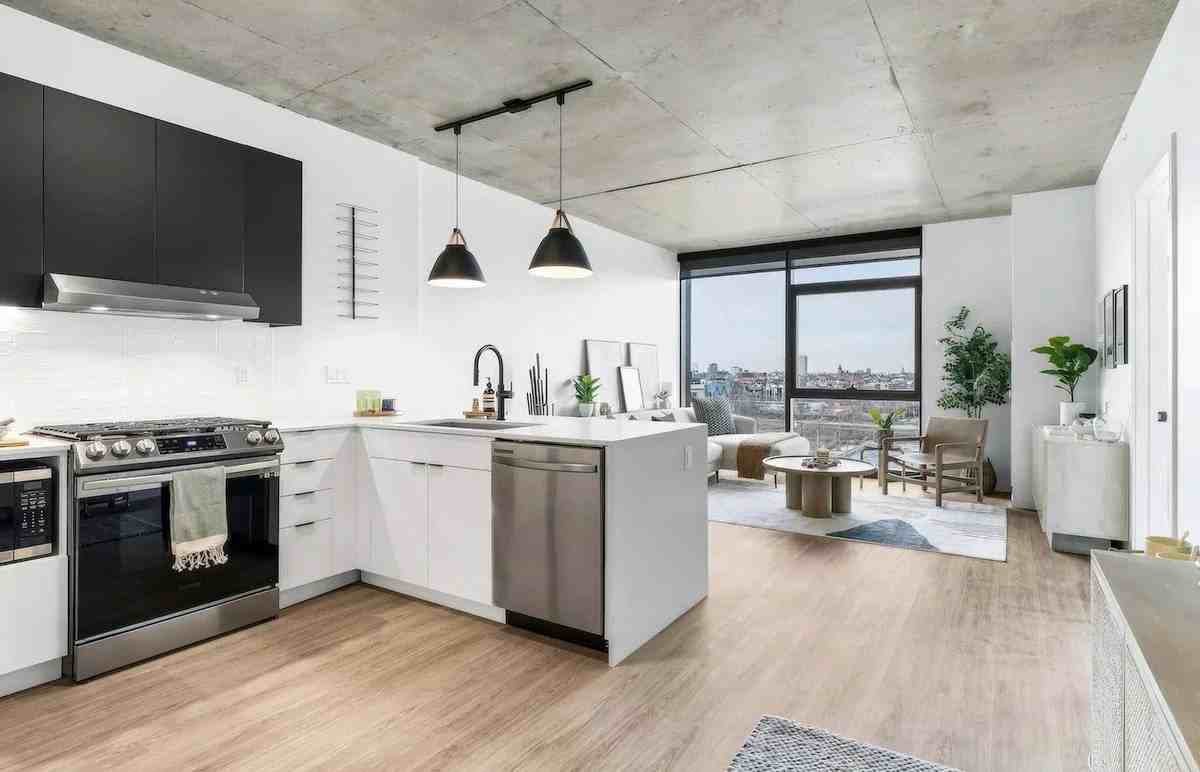 265 N Elizabeth St - Photo 2 of 16