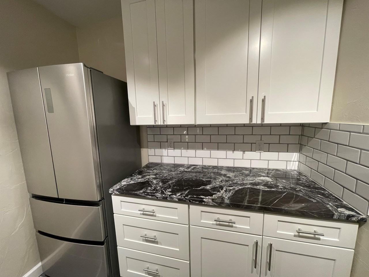 Roup 219 - Photo 2 of 25