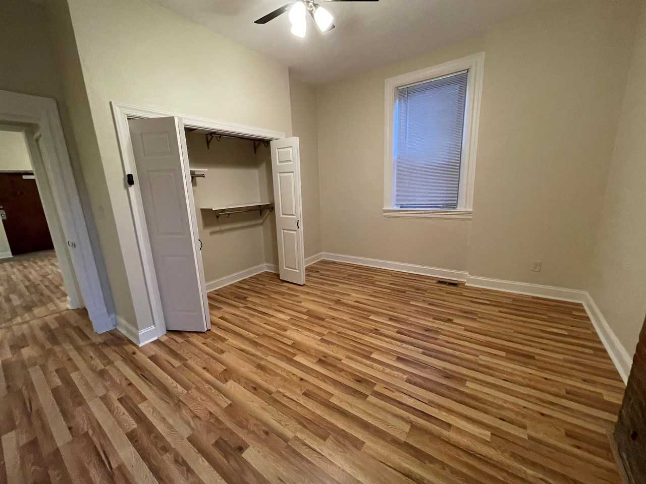 Roup 219 - Photo 5 of 25