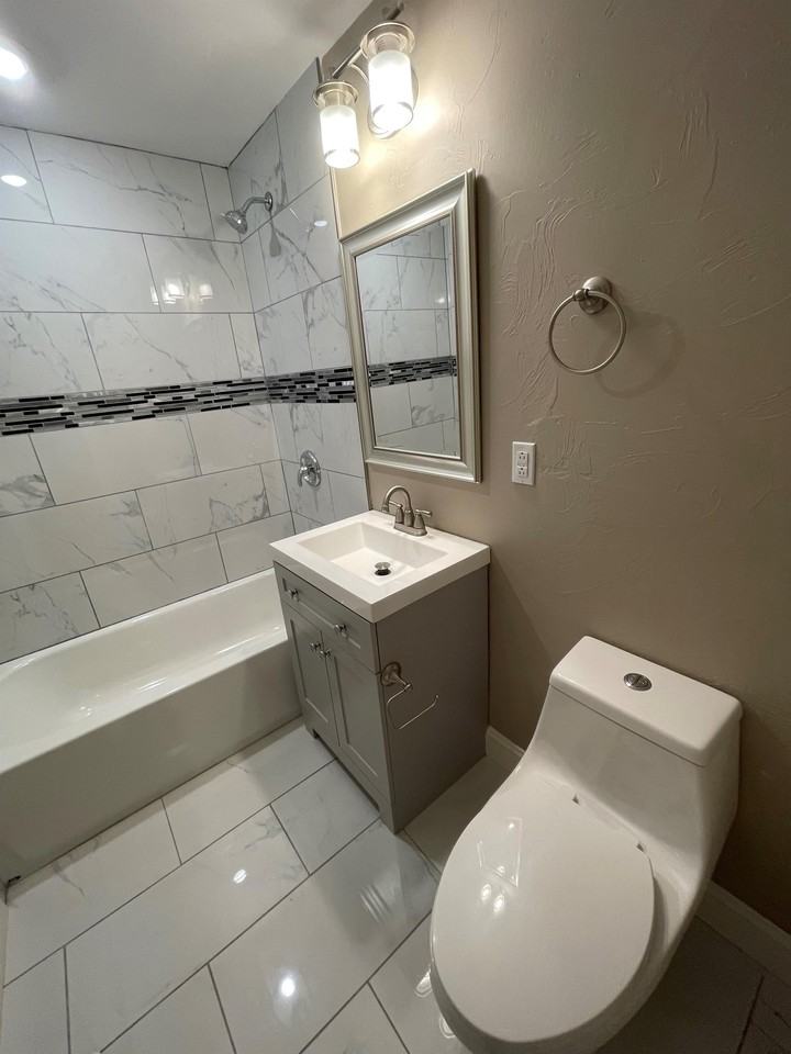 Roup 219 - Photo 7 of 25