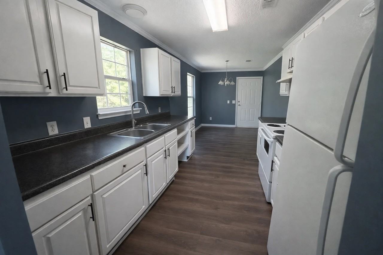 643 Langston Dr Sw - Photo 4 of 11