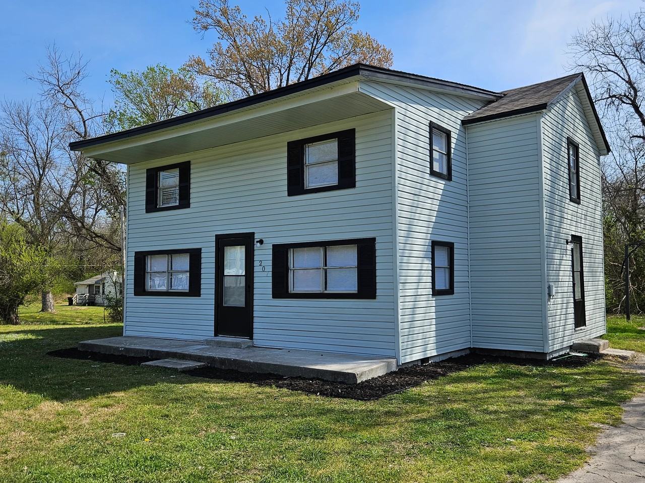 207 S Bixby St - Photo 2 of 18