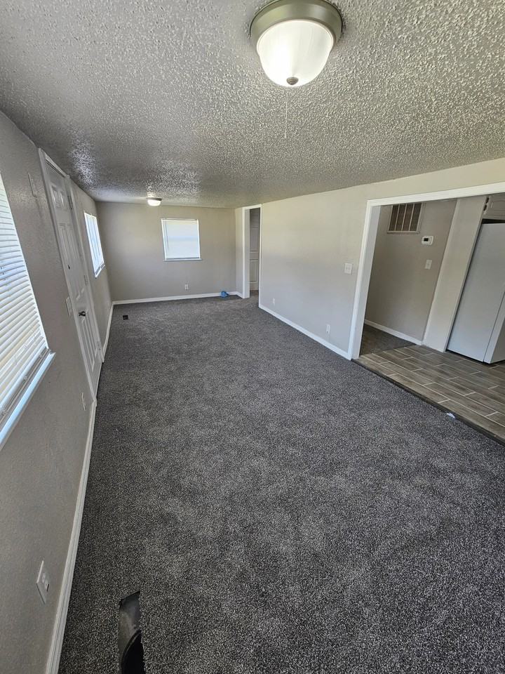 207 S Bixby St - Photo 5 of 18