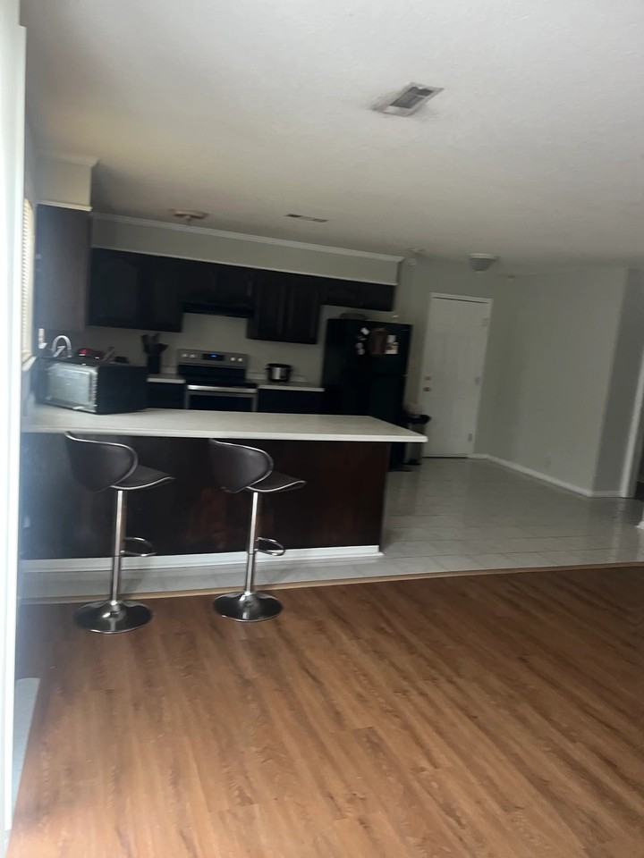 512 American Ln - Photo 5 of 7