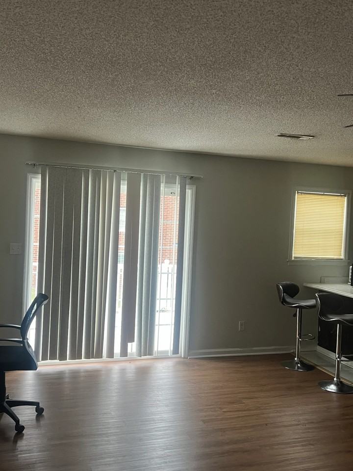 512 American Ln - Photo 6 of 7