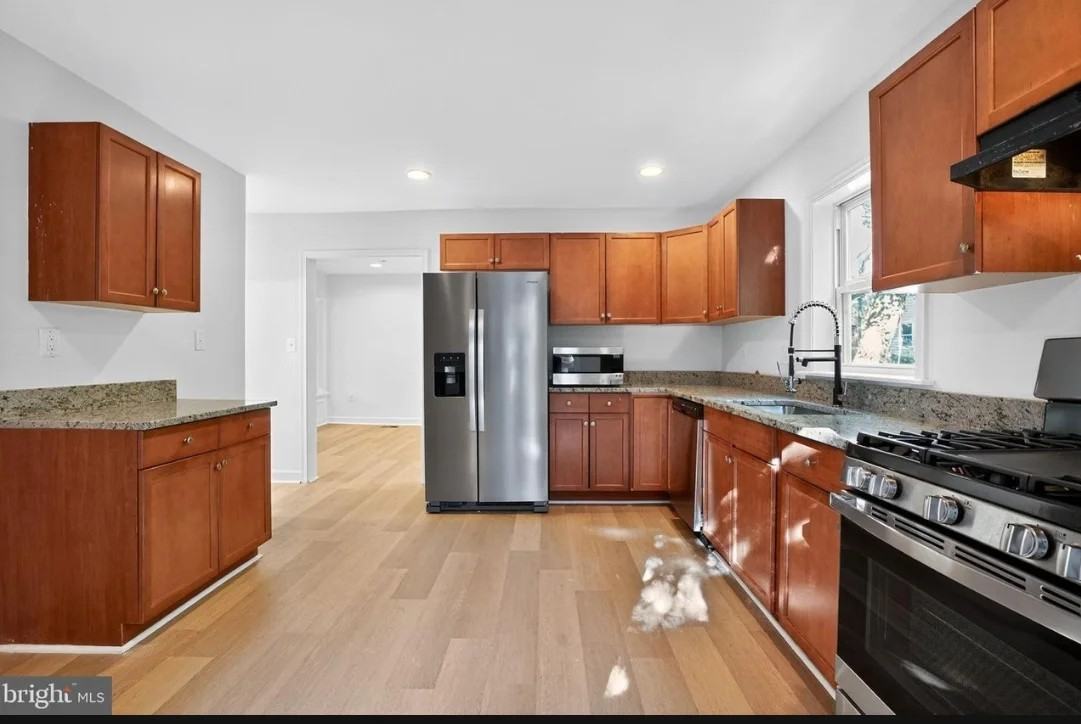 1103 Montgomery St - Photo 4 of 15