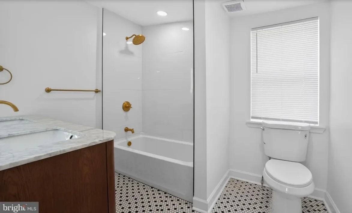 206 Admiral Dr - Photo 3 of 19