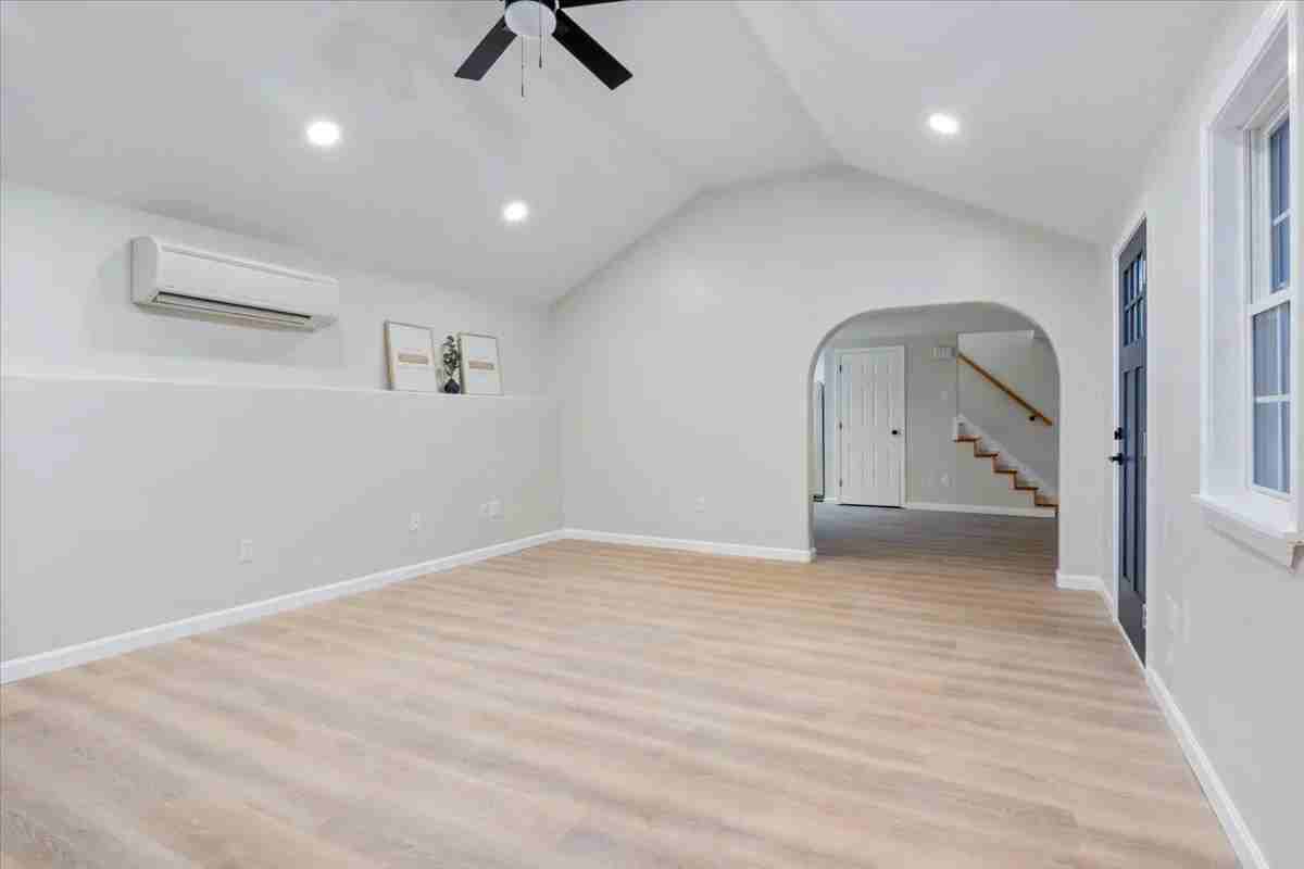 36 Karen Dr #1A - Photo 4 of 16