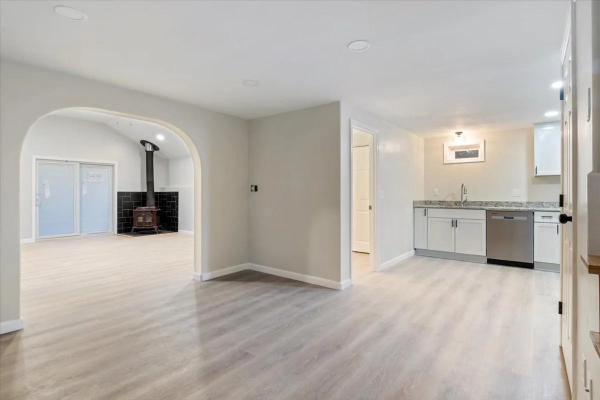 36 Karen Dr #1A - Photo 5 of 16