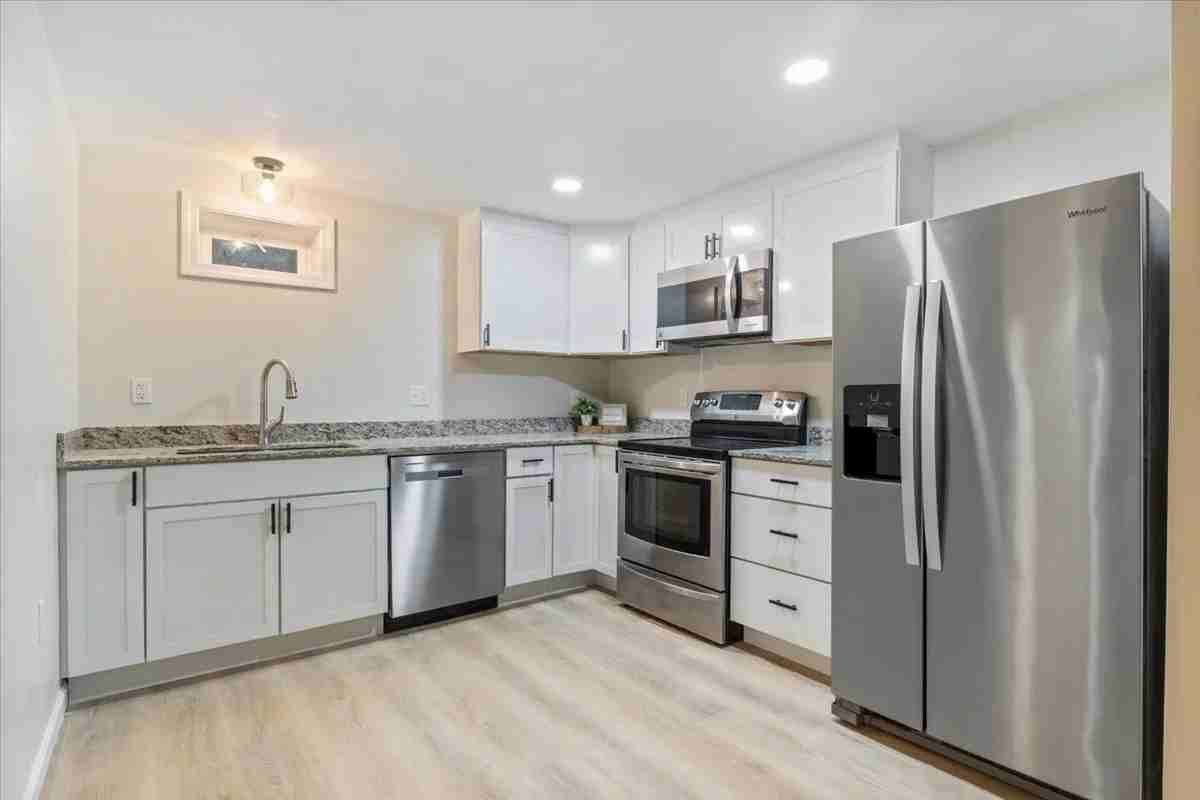 36 Karen Dr #1A - Photo 7 of 16