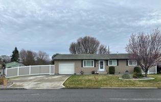 featured image of 19024 E Valleyway Ave