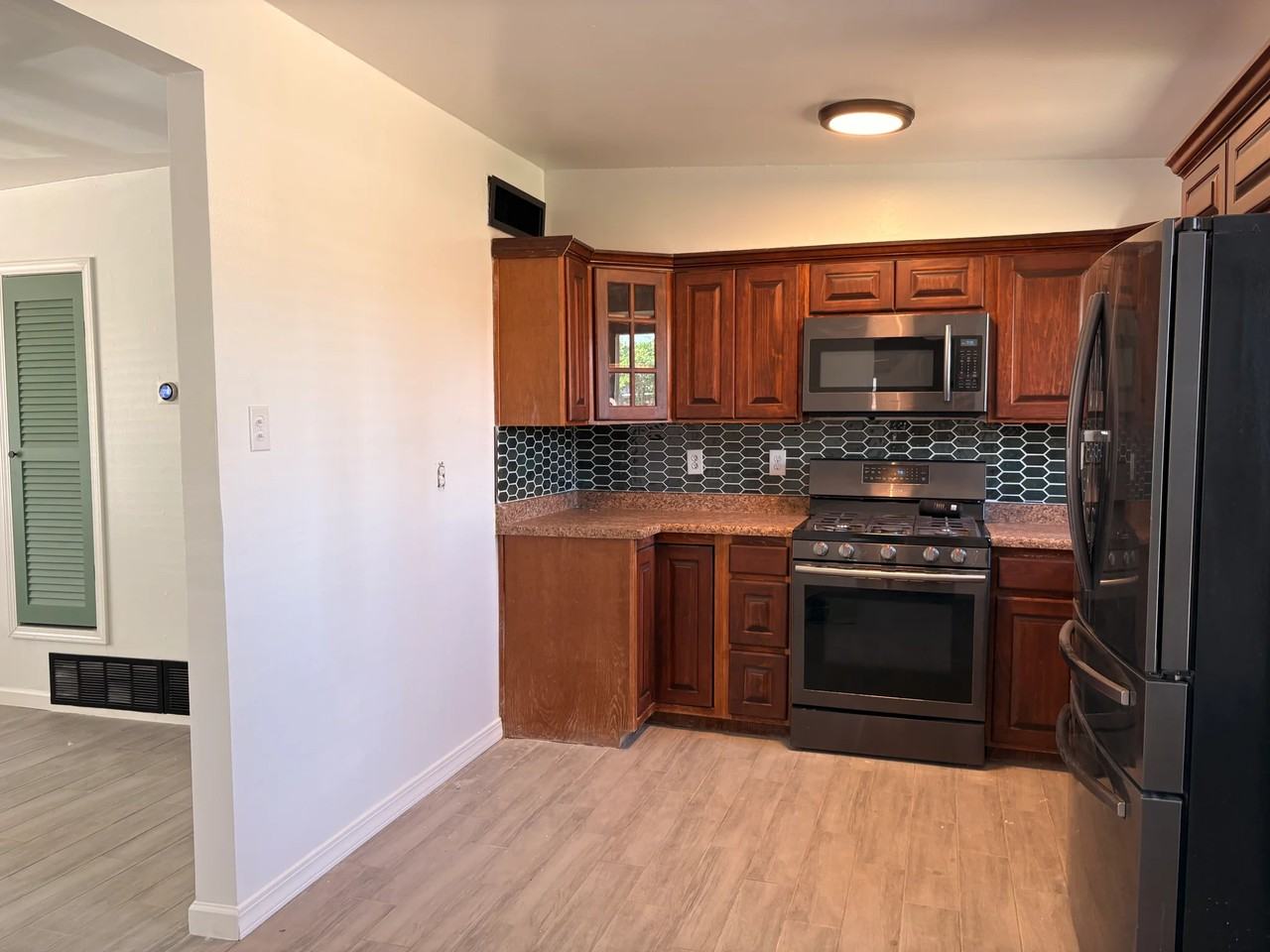 10404 Omega Cir - Photo 5 of 14