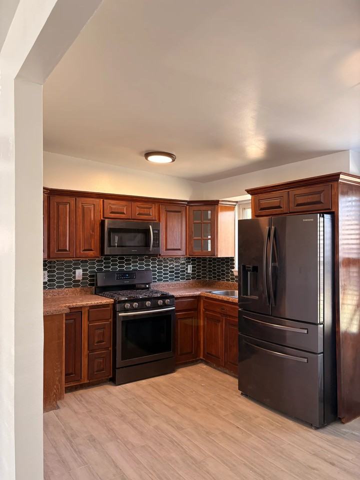 10404 Omega Cir - Photo 6 of 14